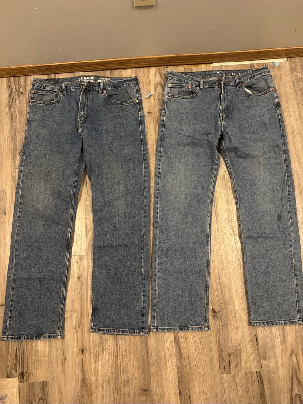 2 pcs Signature by Levi Strauss Men's Straight Jeans in Faded Blue Denim